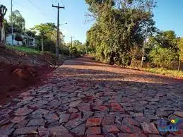 Imagem ilustrativa de Pavimentação com pedras irregulares